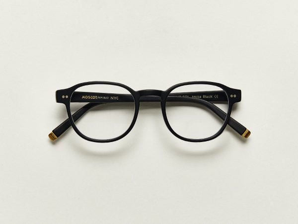 arthur-color-matte-black-pos-2_2eeca2f5-be25-4968-ab26-9765ea8be066.jpg