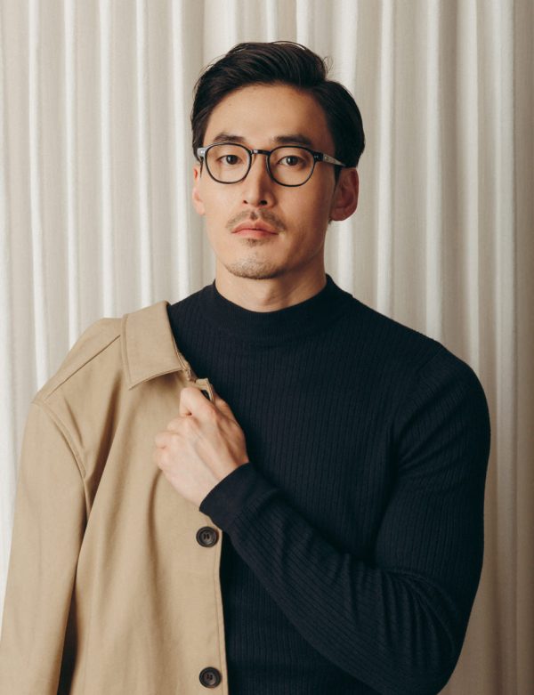 arthur-model-pos-2.jpg