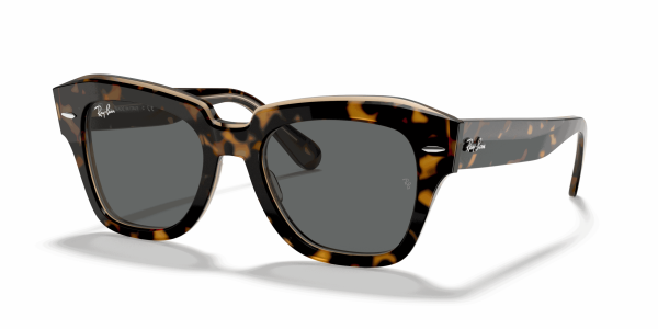 raybanstatestreet_0RB2186__1292B1__STD__shad__qt_b2cbce7e-98aa-414e-9e37-a9d3099f1b71-scaled-1.png