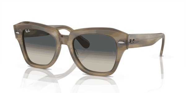 raybanstatestreet_0RB2186__140571__P21__shad__qt_4a36966c-7934-438b-89e6-a639d6de49fb-scaled-1.png