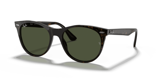 raybanwayfareriiclassic_0RB2185__902_31__STD__shad__qt_10278731-535c-40af-a02b-4b9ce723cb5d-1-scaled-1.png